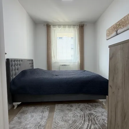 Urban Stupine Apartment *